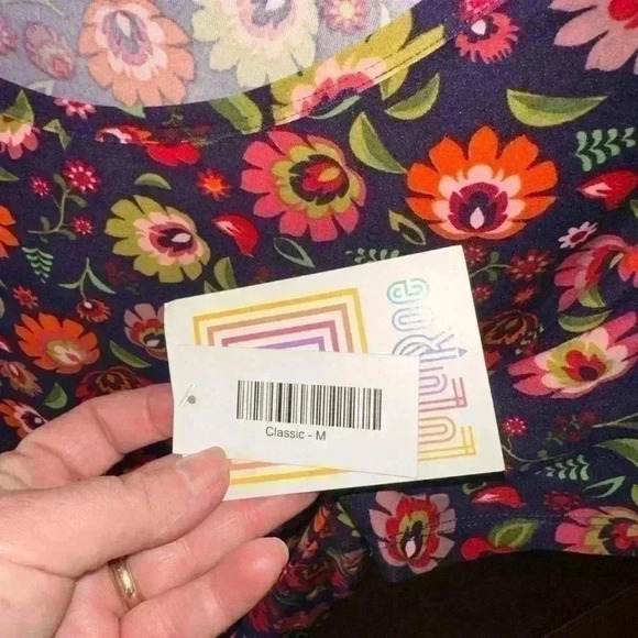 Lularoe medium purple floral Classic T. Leggings material! Soft‎ and bright! NWT - Picture 3 of 6